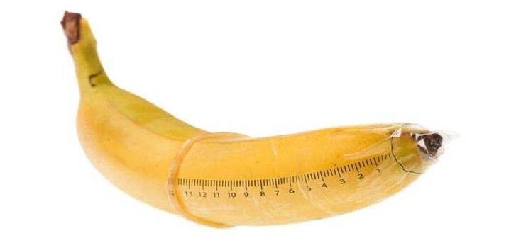 La medición de plátano simula el agrandamiento del pene con refresco